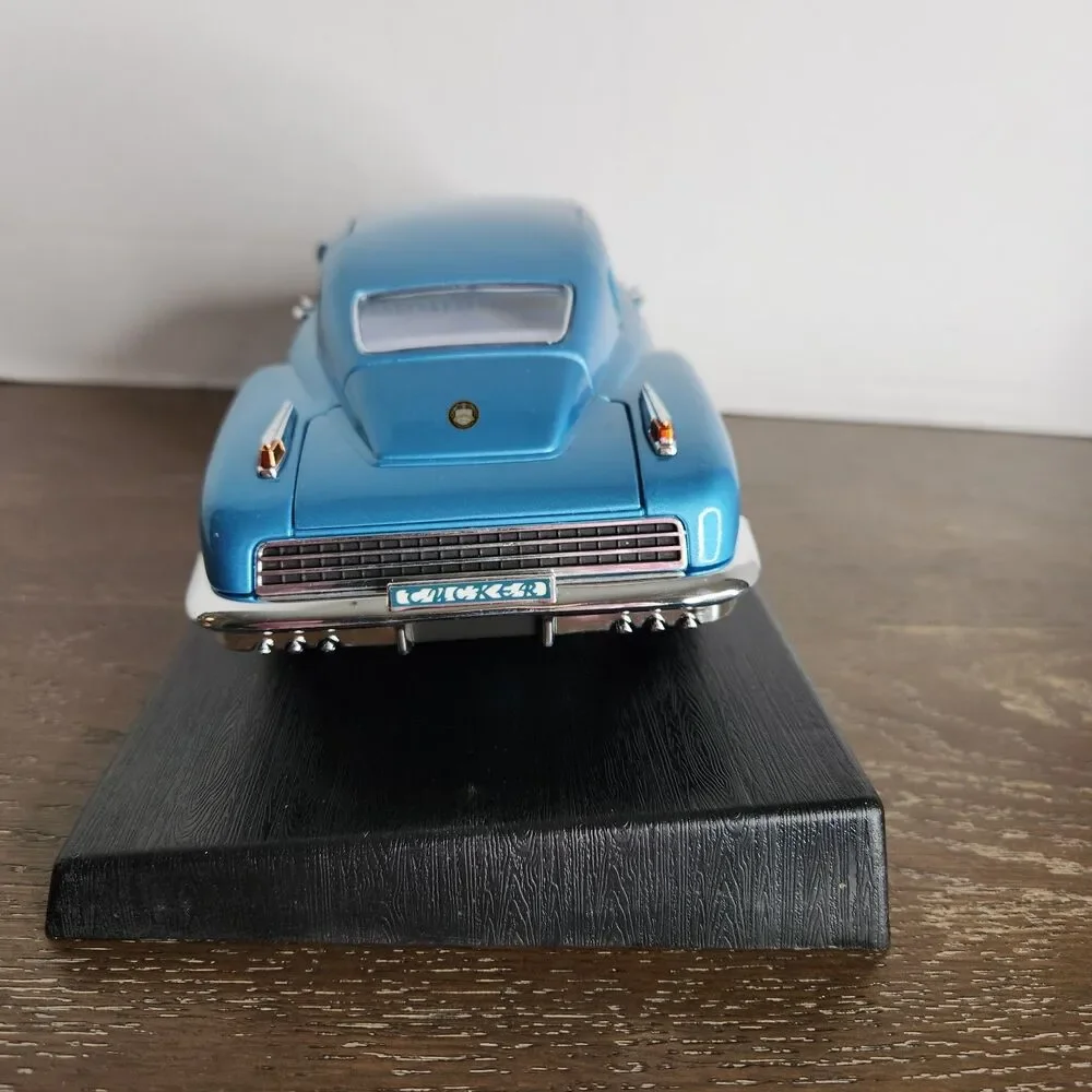 Road Legends 1948 Aqua Blue Tucker 1:18 Diecast Car # 92268 With Box and Stand